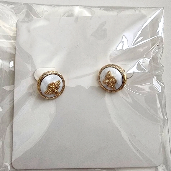 3/$15 - Bee Decor Round Stud Earring - Picture 3 of 3